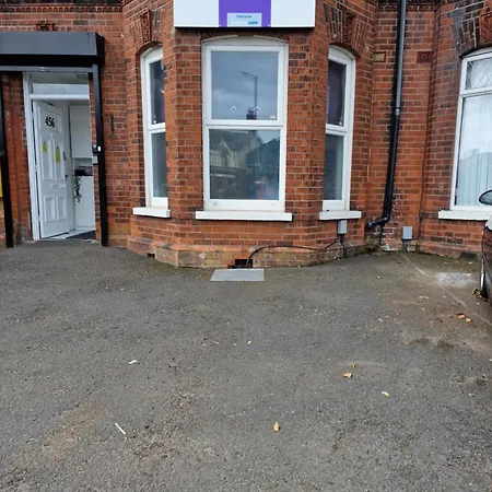 Aunty Katie'S House, Ni Tourist Board Certified & Located On The Main Oldpark Road To Belfast, With Free Continental Breakfast & Free Ultra Fast Sky Internet, Free Sky Sports & Free Sky Cinema, Self-Check In After 10Pm Gmt-2